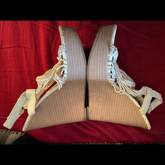 🌼 Girl Mia wedge heel sandals in cream! 🌼 - Picture 7 of 8